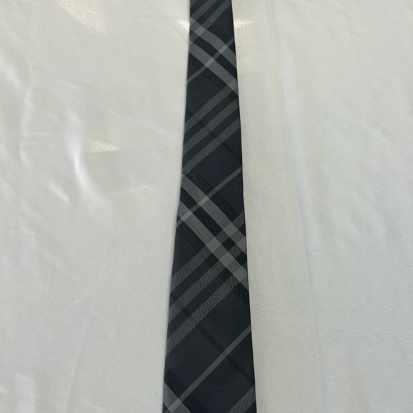 Burberry tie collection - Picture 3 of 8